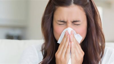 احمى نفسك من نزلات البرد .. أستاذ مناعة يضع روشتة تجنبك الإصابة