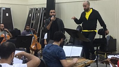 محمد الشرنوبي في أولى بروفات حفله بمهرجان الموسيقى العربية (صور)