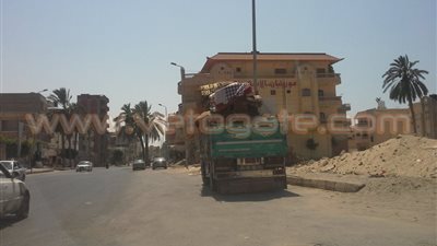 بالصور.. أهالي الشيخ زويد ورفح يواصلون نزوحهم إلى المحافظات