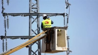 قطع التيار الكهربائي عن الإعلانات بعزبة أبو حشيش لمديونيتها