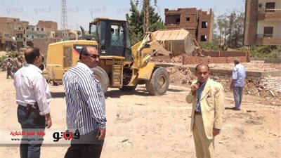 بالفيديو والصور.. إزالة المطبات بالطريق الدائري بالفيوم