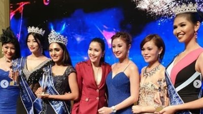 الهندية ساندرا سومان تنتزع لقب Miss CosmoWorld (صور)