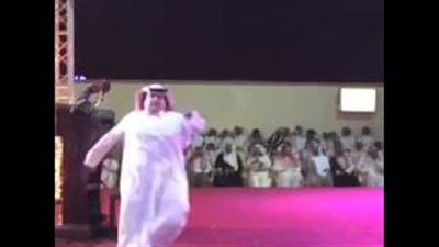 بالفيديو.. لحظة سقوط الشاعر «أبو جفين» على الأرض