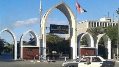 تعيين 12 أستاذًا بكليات الطب والعلوم والتربية الرياضية بجامعة أسيوط