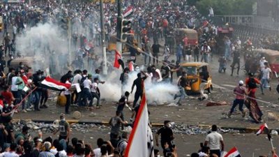 متظاهرو العراق يغلقون الشوارع ويدعون لعصيان مدني