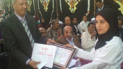 «تعليم الأقصر» تكرم الحاصلين على المركز الثاني بمسابقة أوائل الطلبة (صور)