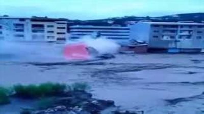 بالفيديو.. لحظة انهيار عمارتين سكنيتين إثر فيضانات في إيران