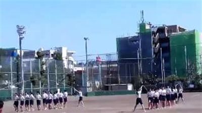 بالفيديو.. منتخب القاهرة 2003 يزور مدرسة تسروماكي باليابان