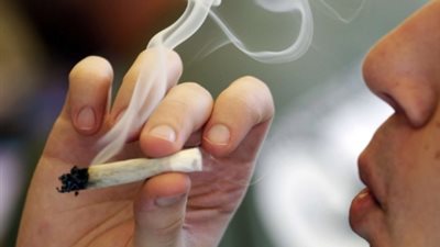 معدلات التدخين الكثيفة تجعل المدخن أكبر سنا