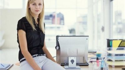 5 خطوات تحميك من مخاطر الجلوس الطويل في العمل