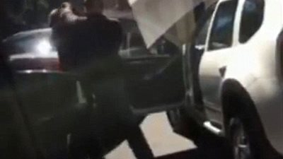 بالفيديو.. صاحب «فيراري» يعتدي على سائق «أوبر» ويسرق أمواله