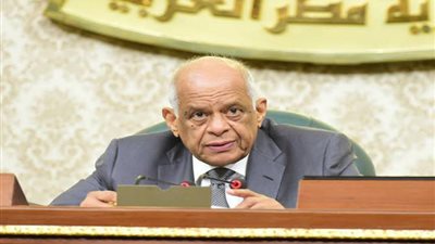 علي عبدالعال يفتتح جلسة البرلمان بعد تأخر ساعة