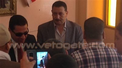 محافظ الشرقية يزور أسرة شهيد 