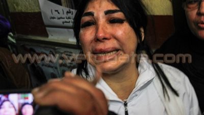 بالصور.. غادة إبراهيم خارج سجن القناطر.. الفنانة تصل «الجنح» بالزي الأبيض وتتخفى عن المصورين.. المحكمة تبرئها من تهمة إدارة شقق الدعارة.. والممثلة عقب الحكم: «حسبي الله أنا كنت مظلومة&#