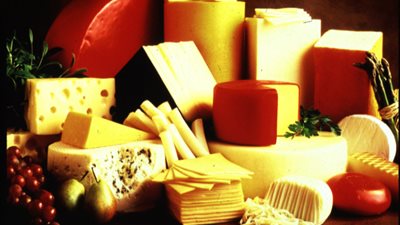 احذري.. تناول الجبن قبل النوم يؤثر في المخ