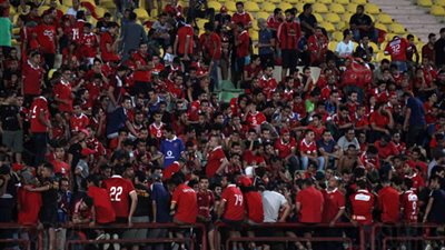 جماهير الأهلي تهاجم حكم القمة