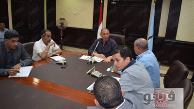 بالصور.. محافظ البحر الأحمر يناقش الموقف التنفيذي لمشروعات الغردقة