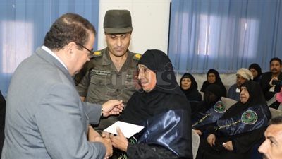 سكرتير سوهاج وجمعية المحاربين يكرمان 257 من أسر الشهداء