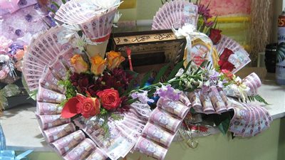 تسعيرة الزواج في الدقهلية.. الفقراء يمتنعون.. «الشبكة بميت غمر» 50 ألف جنيه والمؤخر 10 آلاف.. «خطوبة السنبلاوين» دبلة وخاتم ومحبس.. و«القايمة بنبروه» تبدأ من 100 ألف جنيه