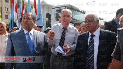 بالصور.. محافظ القاهرة يتسلم معدات نظافة جديدة بساحة عابدين