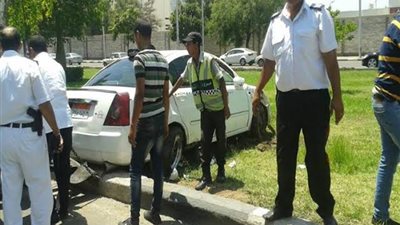 إصابة شخص إثر انقلاب سيارة أمام الكلية الحربية