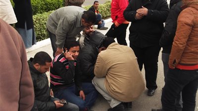 عمال شركة المياه بالقنطرة شرق يغلقون المحابس للمطالبة بالتثبيت