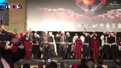 عبد الفتاح يطالب الفرقة الفلسطينية والسورية بإعادة عروضهم (فيديو)