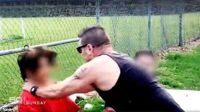 رجل يخنق مراهقا طارد ابنة زوجته (فيديو وصور)