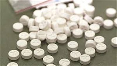 ضبط 3 عاطلين بحوزتهم 12 قطعة حشيش و40 قرص تامول بالبحر الأحمر