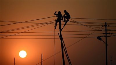 انقطاع الكهرباء عن 140 ألف منزل في فرنسا بسبب الرياح والعواصف