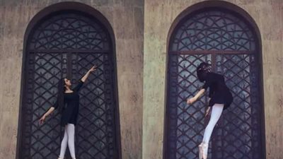 بالصور.. فتاة ترقص باليه في شوارع الإسكندرية