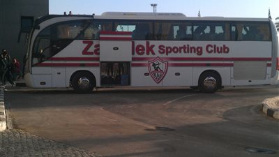 وصول حافلة فريق الزمالك لاستاد برج العرب