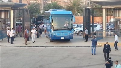 حافلة الأهلي تصل استاد برج العرب استعدادا للقمة 110