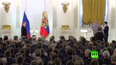 بالفيديو.. الطيارون الروس يهدون «بوتين» صورة لسطح مبنى سوري