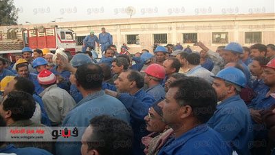 موظفو مجلس مدينة طلخا تحت حصار عمال النظافة المعتصمين