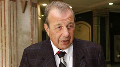 علام يشرف على تجهيز مقصورة برج العرب