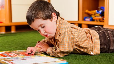 خبير تربوى.. 10 خطوات تجعل من طفلك عبقريا