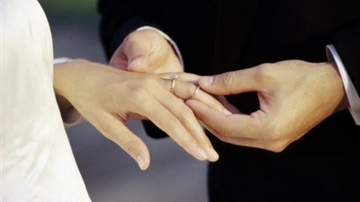 «تطليق الزوجة نفسها» مقترح قانون جديد.. أزهريون: غير جائز لأن القوامة للرجال.. يجعل الحياة أشبه بالجحيم.. والفتيات: نحن سريعات الغضب والندم.. ونطالب بموافقة كتابية من الزوجة على الزواج الثان