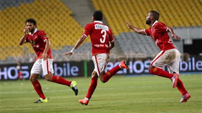 بالفيديو والصور.. الأهلي يتقدم على الزمالك في الشوط الأول بهدف مؤمن زكريا
