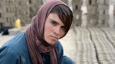 فتاة تدعي أنها شاب لمدة 10 سنوات لهذا السبب (صور)