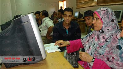 بالصور.. طلاب الدبلومات يسجلون رغباتهم في معامل تنسيق جنوب الوادي