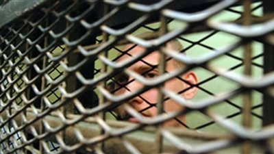 بدء جلسة إعادة محاكمة سفاح المعادى داخل غرفة المداولة