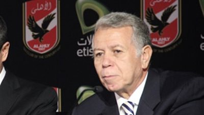 لجنة الكرة بالأهلي تجتمع بلاعبي الفريق قبل النهائي الإفريقي