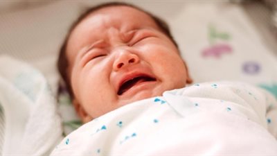 8 أعراض تؤكد إصابة طفلك الرضيع بالمغص