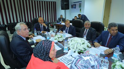 وزير النقل يترأس اجتماع الجمعية العمومية للمجموعة المصرية للمحطات بالإسكندرية