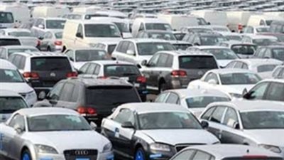 الصين تخفض رسوم السيارات الواردة