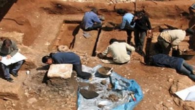 ضبط شخصين ينقبان عن الآثار بإسنا