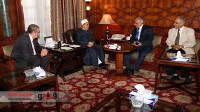 وفد الكنيسة الإنجيلية يهنئ شيخ الأزهر بعيد الفطر