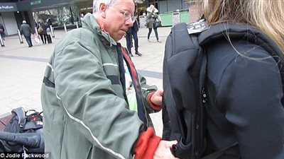 بالفيديو والصور.. أول حقيبة ضد السرقة تتعرض لاختبار قاس