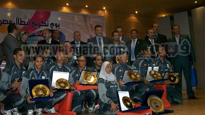 بالفيديو.. تكريم منتخب مصر للهوكى الأرضى بطل الأولمبياد الخاص